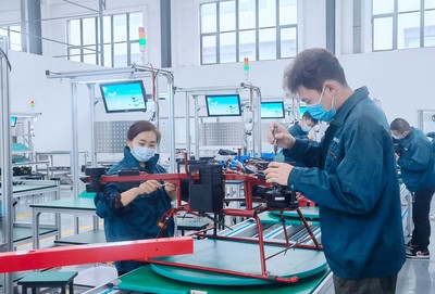 大足 讓消防插上飛翔翅膀 全國(guó)首個(gè)消防無人機(jī)地方標(biāo)準(zhǔn)發(fā)布