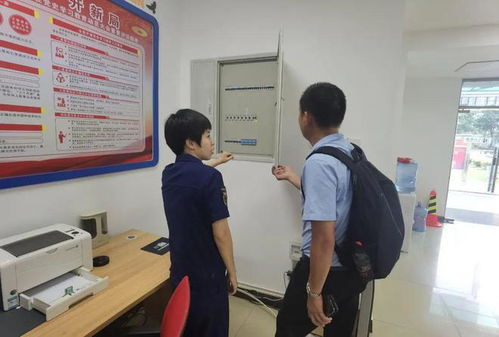 上門指導(dǎo)進(jìn)機(jī)關(guān) 高效服務(wù)獲點(diǎn)贊 金灣區(qū)消防救援大隊(duì)深入政府機(jī)關(guān)單位開展 上門式 消防安全檢查指導(dǎo)