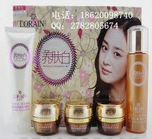 光影魔法 高清鏡頭下的化妝品美學(xué)